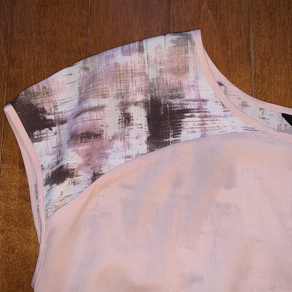 Sleeveless Blouse - Picture 3 of 5